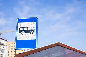 В Харькове дрон ударил возле остановки транспорта, есть пострадавшие