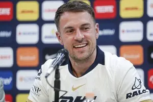 Знаменитый экс-футболист 