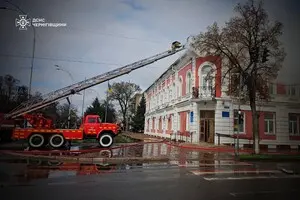 Дроны попали в городскую раду в Прилуках и в здание налоговой службы в Новгород-Северском: 15 раненых
