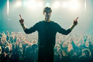 Мессия без аттестата: как продавцы мечты без образования собирают залы и почему украинцы стали идеальными жертвами для шарлатанов