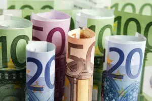 Евро вместо доллара: украинцы скупают европейскую валюту рекордными темпами