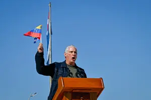 Президент Кубы заявил, что не уйдет в отставку под давлением США