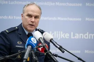 Глава вооруженных сил Нидерландов: Заявления Трампа о НАТО не слишком разумны
