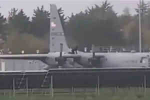 В ірландському аеропорту «Шеннон» чоловік сокирою пошкодив літак C130 Hercules ВПС США – ЗМІ