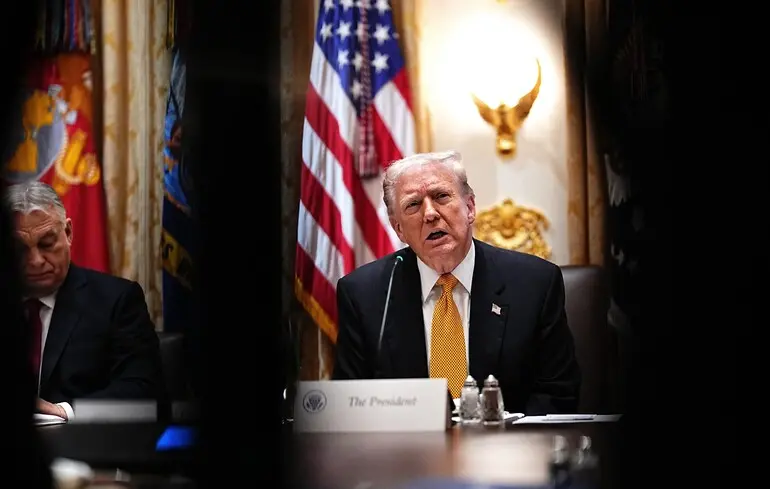 Bloomberg: поразка Орбана як сигнал для Трампа — 