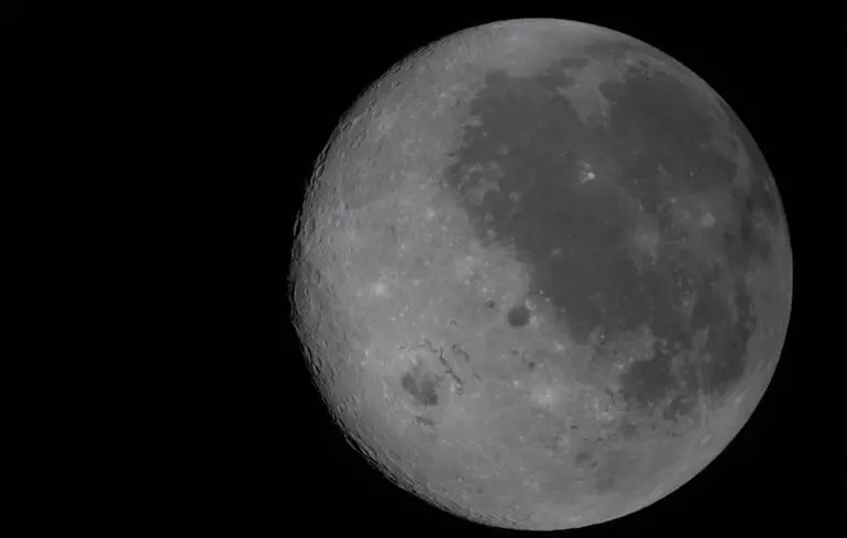 У найстаріших і найтемніших кратерах Місяця можуть зберігатися найбільші запаси води