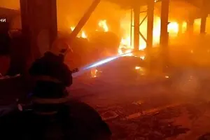 Росіяни завдали ударів по Київській області: є влучання в підприємство та будинки
