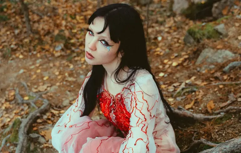 Победительница премии YUNA-2026 в номинации "Открытие года" Кажанна.