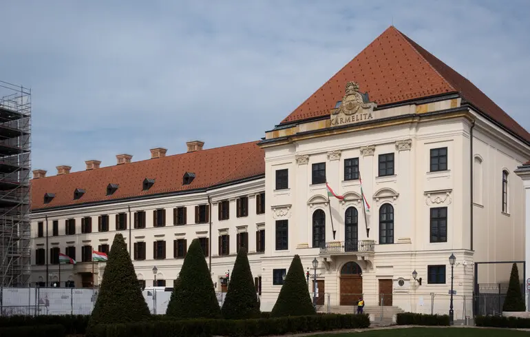 Мадяр перенесет офис премьера Венгрии из дворца, где работал Орбан