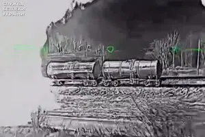 Украинские дроны попали в эшелоны и уничтожили цистерны с горючим РФ возле Луганска