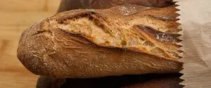 Ученые рассказали, почему хлеб способствует набору веса даже без переедания
