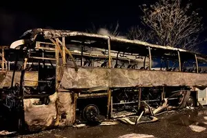 Росія завдала ударів по порту в Одеській області: згоріли автобуси, пошкоджено склади, постраждав чоловік