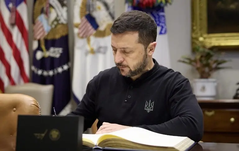 Зеленський ввів санкції проти 120 російських командирів