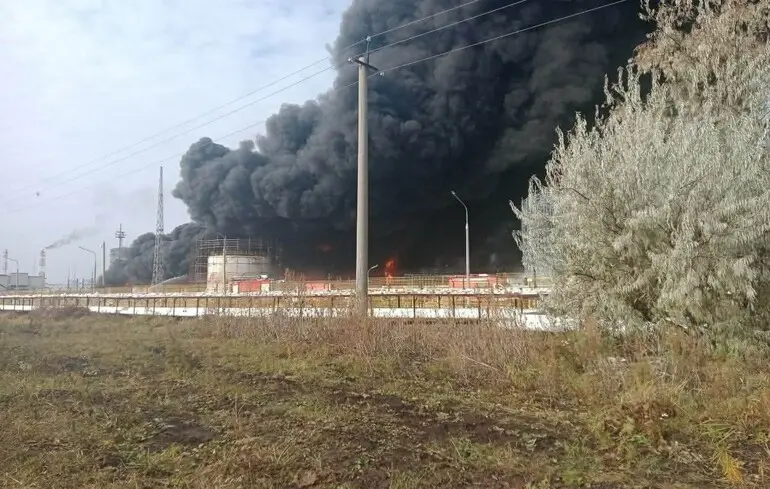 ЗСУ влучили в одразу чотири об’єкти нафтопереробної галузі РФ: спалахнули масштабні пожежі