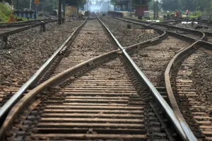 Росіяни двічі влучили дронами в залізницю в Полтавській області: пошкоджено локомотив 