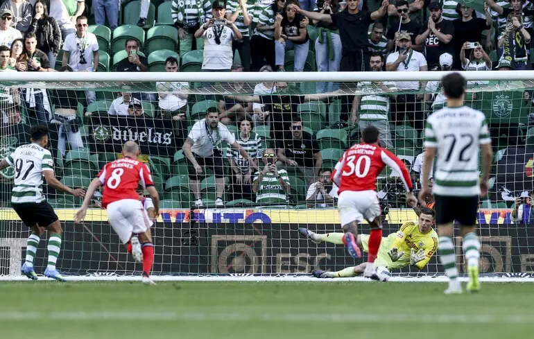 Український голкіпер Трубін відбив пенальті у принциповому матчі в Португалії