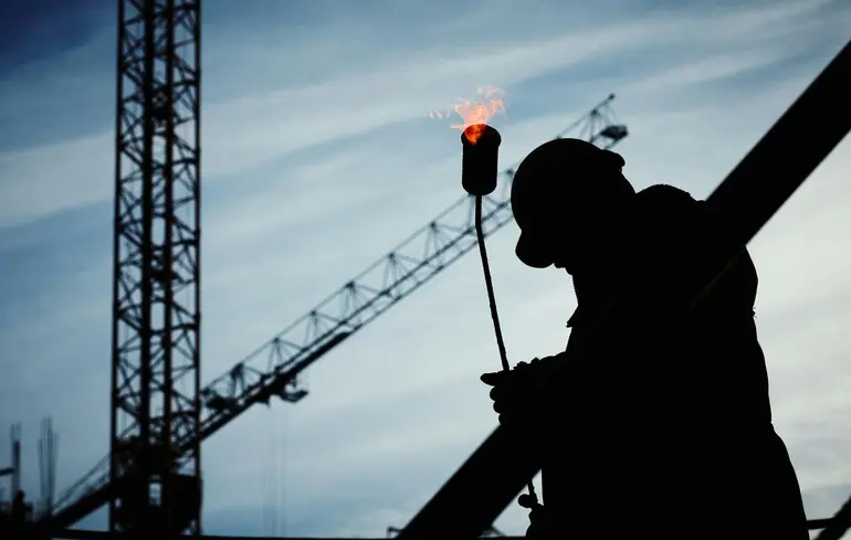 Після обвалу — різкий стрибок: що відбувається з цінами на нафту