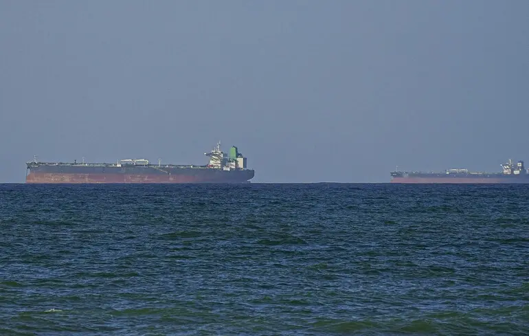 Bloomberg: поток судов через Ормузский пролив фактически остановился