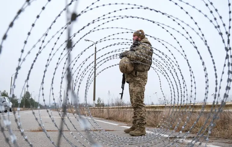 Розбудова доріг та артпозицій: після попередження президента у ДПСУ оцінили загрози з боку Білорусі