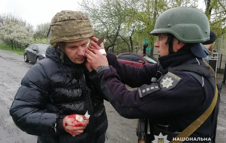 У Дніпропетровській області чоловік кинув дві гранати в поліцейських: п'ятеро поранених