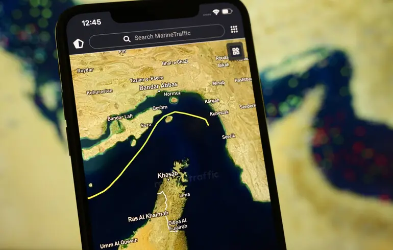 Прохід за Bitcoin: як шахраї наживаються на морській блокаді в Ормузькій протоці