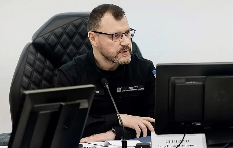 Клименко засудив дії патрульних, які залишили дитину під час стрілянини в Києві 