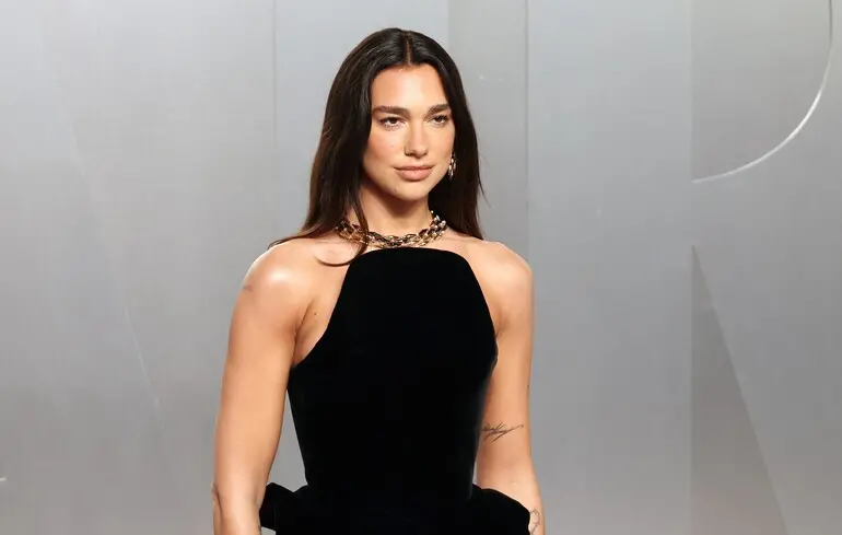 Британська співачка Dua Lipa.