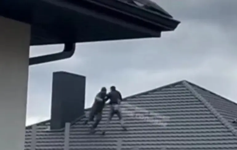 У Волинській області працівники ТЦК скинули чоловіка з даху та направили на ВЛК: у військкоматі прокоментували