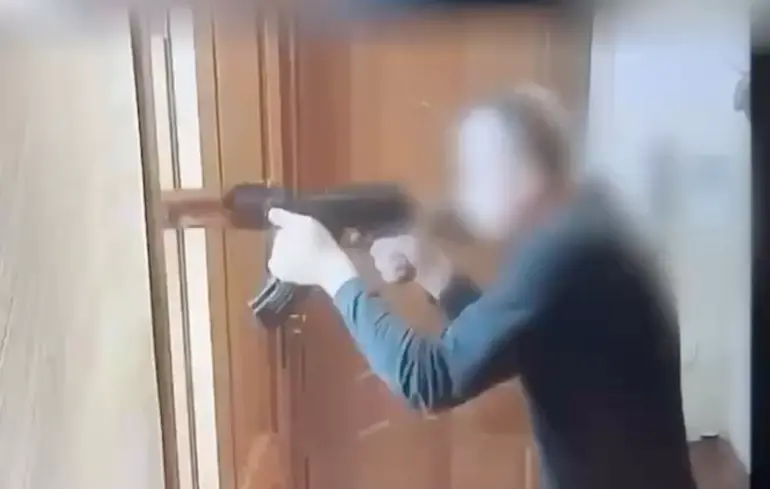 Голосіївський стрілець готувався до теракту: прокуратура показала відео з його телефона 