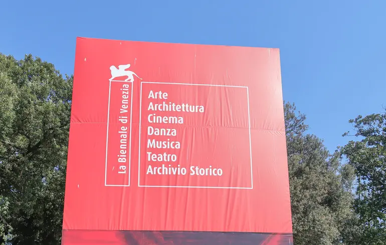 “Биеннале несогласия“: на открытии Венецианской биеннале пройдет акция против участия России