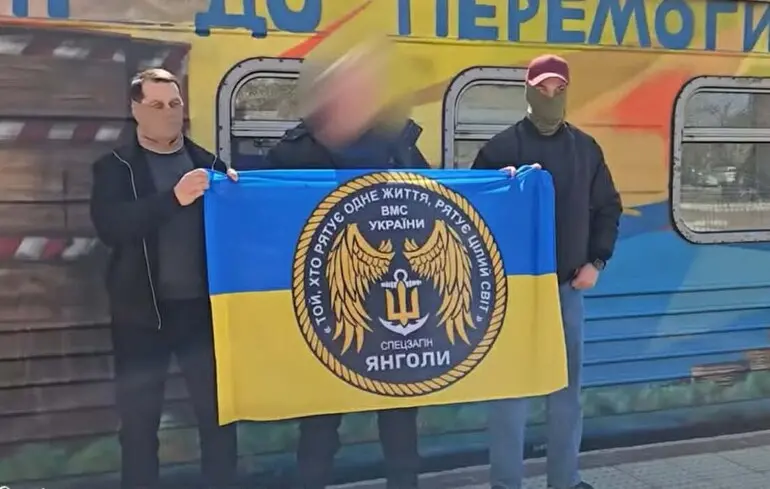 "Ризикована операція": бійці ВМС евакуювали з ТОТ чоловіка, який допомагав українській армії