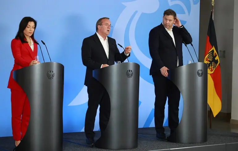 Пісторіус пояснив, чим Німеччині вигідна допомога Україні