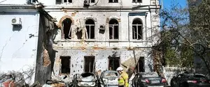 После атаки РФ в центре Чернигова повреждено админздание и авто: глава ОВА показал фото последствий
