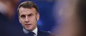 Макрон спел шансон в Ереване. Ему подыграли президент и премьер Армении