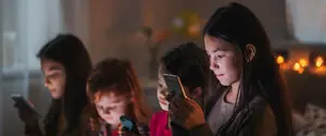 Meta аналізуватиме будову кісток та пости про школу для визначення віку користувачів