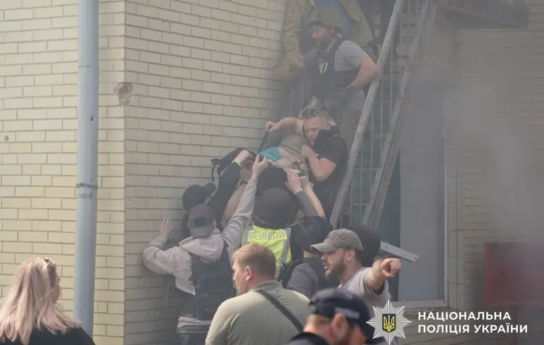Удар по дитсадку в Сумах: загинула жінка