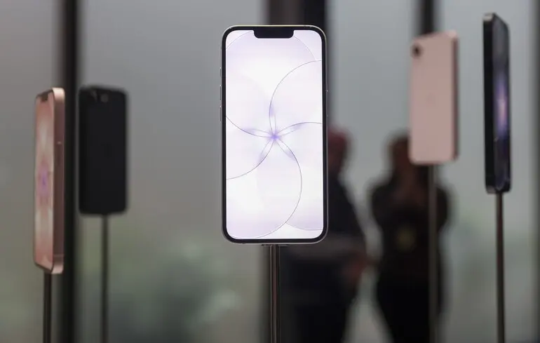 Apple перенесет выпуск iPhone 18: что произошло