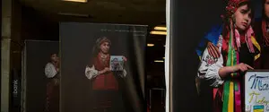 30 женщин, одна боль и общая вера: в киевском метро открыли выставку о семьях пленных и пропавших без вести защитников