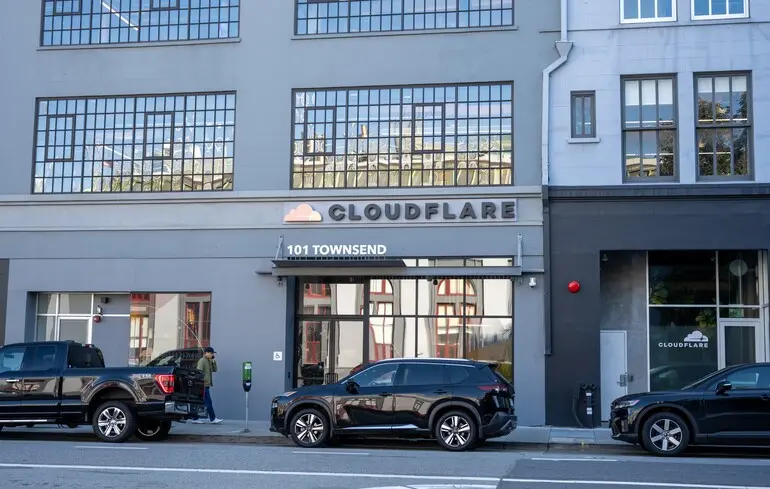 Cloudflare звільнила понад тисячу працівників: компанія замінить людей на ШІ
