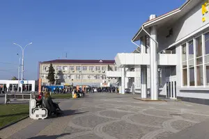Дрони вдарили по адмінбудівлі 