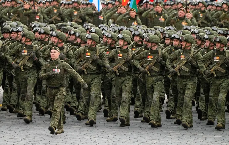 Парад до Дня Перемоги у Москві: мінімум гостей, військові КНДР на площі та проблеми зі зв’язком