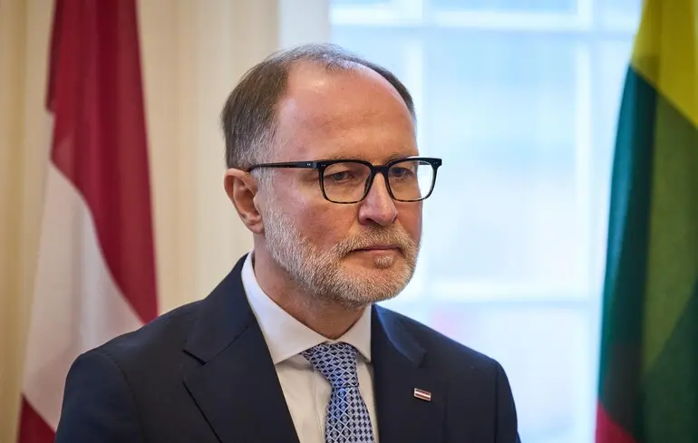 Міністр оборони Латвії подав у відставку після інциденту з дронами