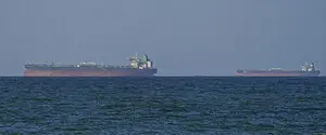 Танкер с иранским газом пересек линию блокады США в Ормузском проливе