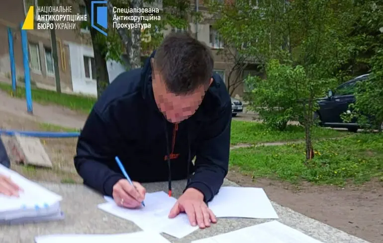 НАБУ викрило колишнього прокурора, який вимагав 80 тисяч доларів за 