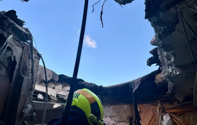 В результате удара по Днепру повреждены дома, есть пострадавшая: в ОВА показали фото последствий атаки