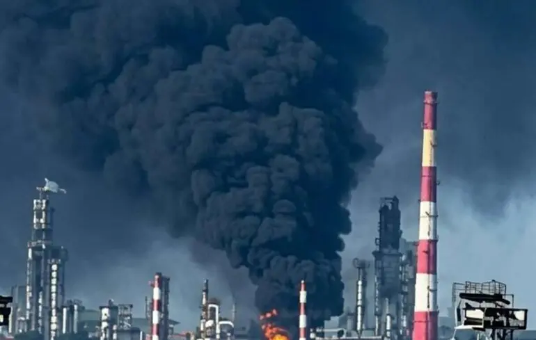 Сызранский нефтеперерабатывающий завод атаковали дроны СБС и ССО в более чем 800 км от Украины