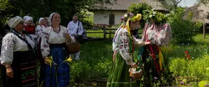 С Троицей: поздравления и картинки с поздравлениями