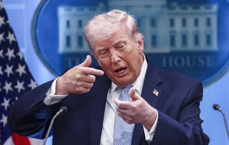 Трамп устроил “чистки“ среди республиканцев: это может подорвать позиции партии на промежуточных выборах — Reuters