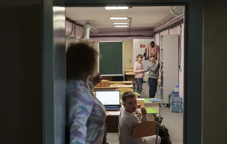 Дети в подземной школе, Запорожье