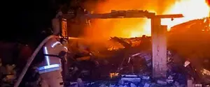 В Днепропетровской области повреждены дома и админздание: ГСЧС показало фото последствий обстрела РФ